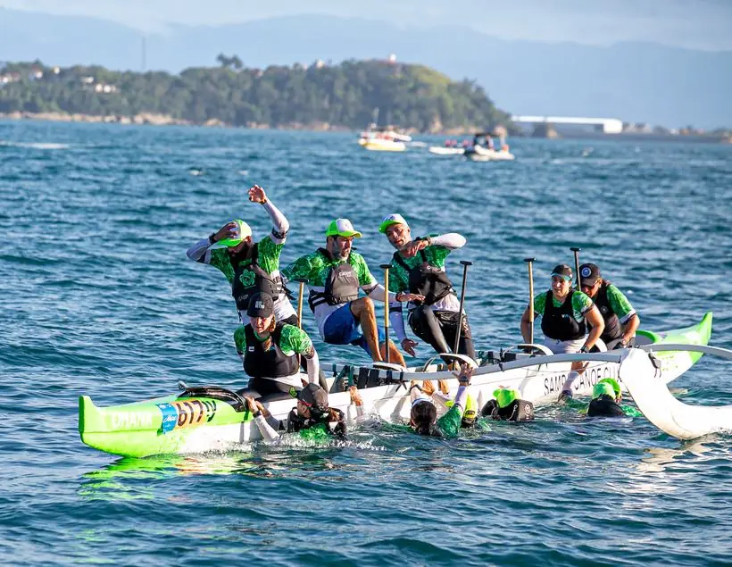 equipe em travessia — cobertura de esporte náutico e canoa havaiana