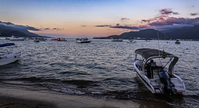 fim de tarde na enseada — cobertura de esporte náutico e canoa havaiana